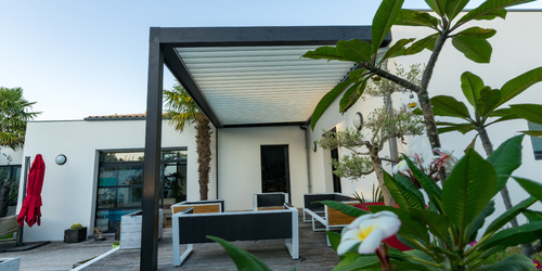 Awnings and pergolas - a way to shade