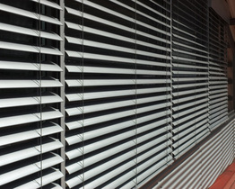 External Venetian blinds C80 in a facade cassette