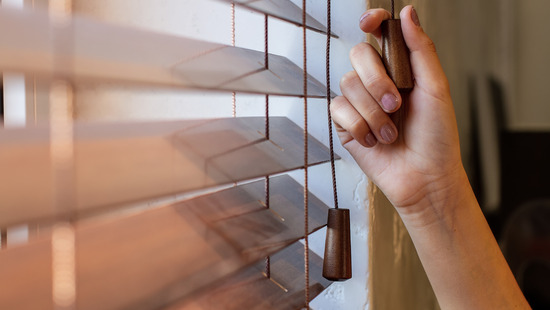 
										Træpersienner i venetiansk træ
																						