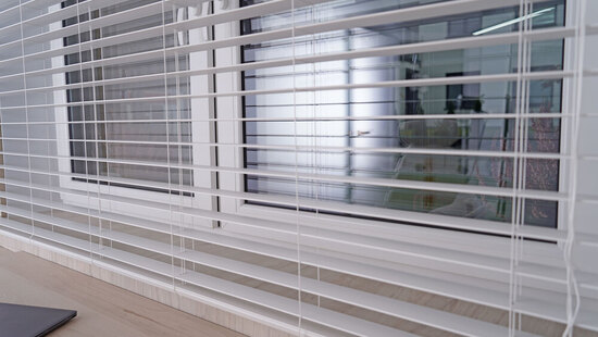 
										Imiteret træ persienner PVC
																						